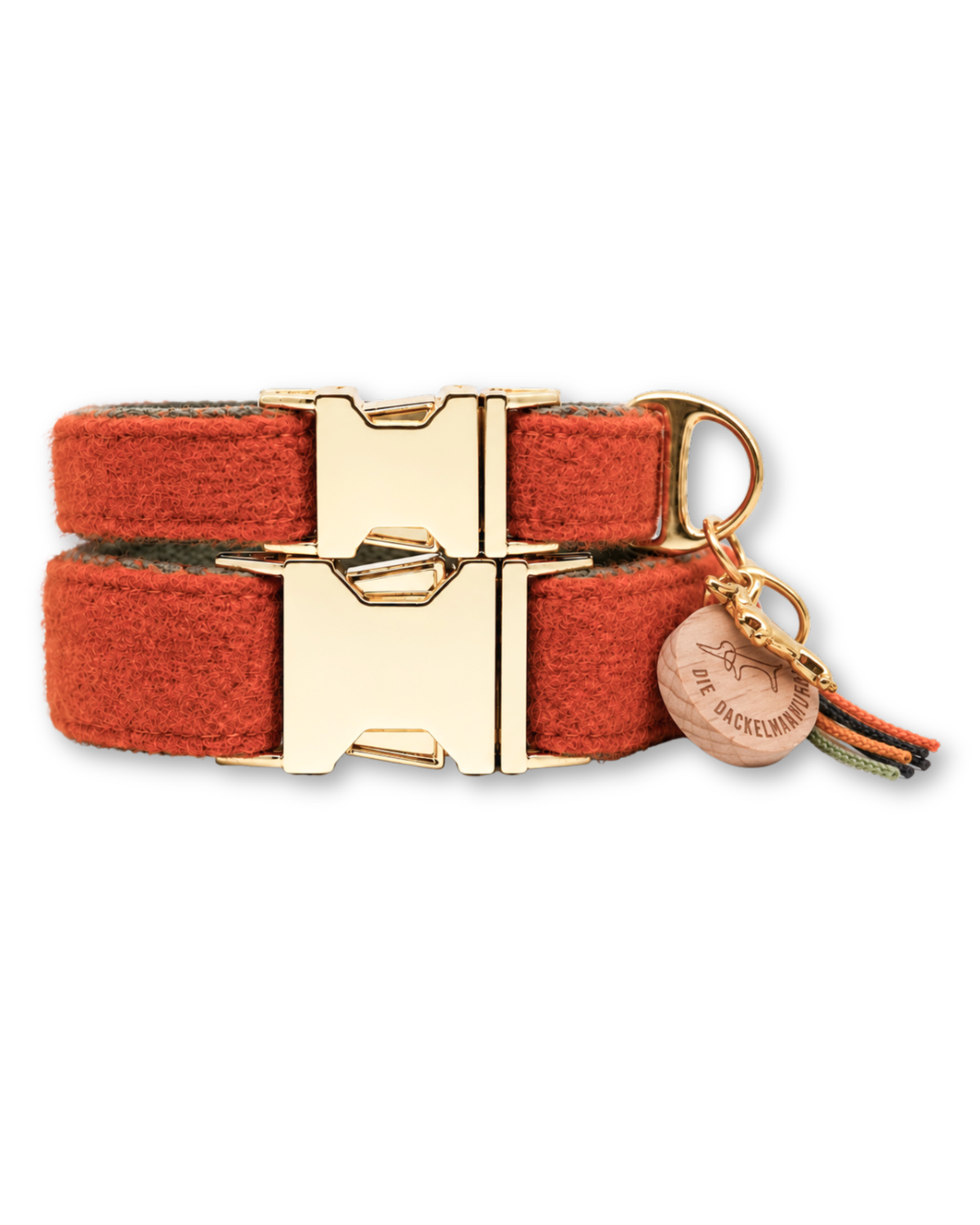 Hundehalsband aus orangerostem Harris Tweed mit Goldschnalle und Holzanhänger – Rosi in Autumn Ember