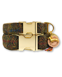 Hundehalsband aus braun meliertem Harris Tweed mit Goldschnalle und Holzanhänger – Winnie in Foxglove